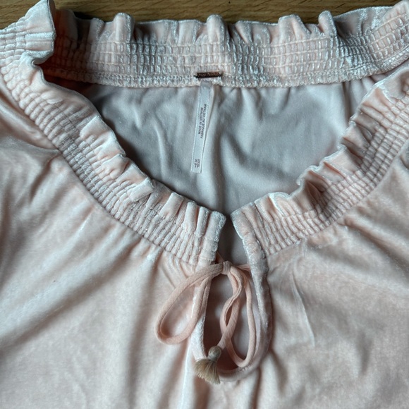Free People Terese Velvet puffed sleeve peasant top peach pink Size XS - Picture 6 of 6